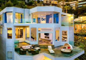 Hollywood Hills Modern Sanctuary–Jaw Dropping View